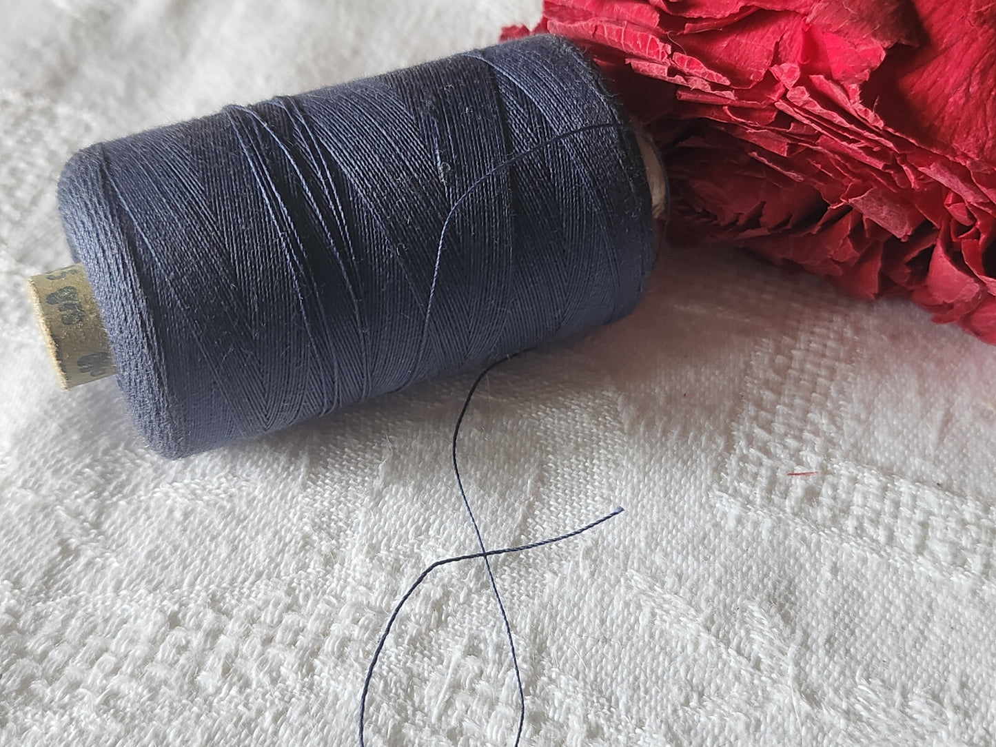 Grosse bobine ancienne fil bleu 26 grammes couture mercerie ancien T1