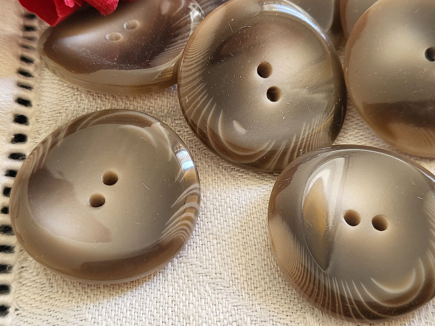 Lot 6 gros boutons vintage camaïeu marron trous incurvé 2,8 cm ref 2943