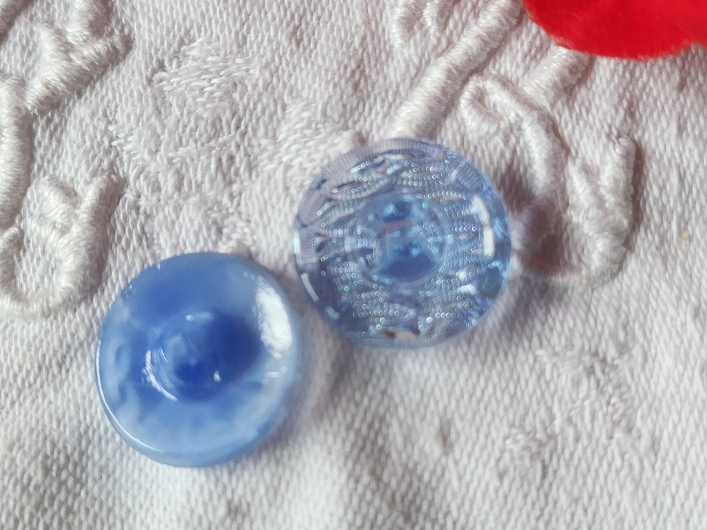 Duo boutons vintage en verre bleu travaillé 1,7 cm G13D