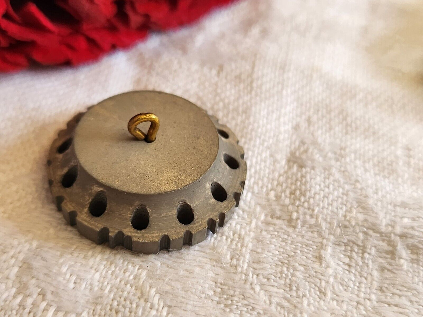 Gros bouton ancien collection gris ajouré original pied 2,3 cm ref 2700