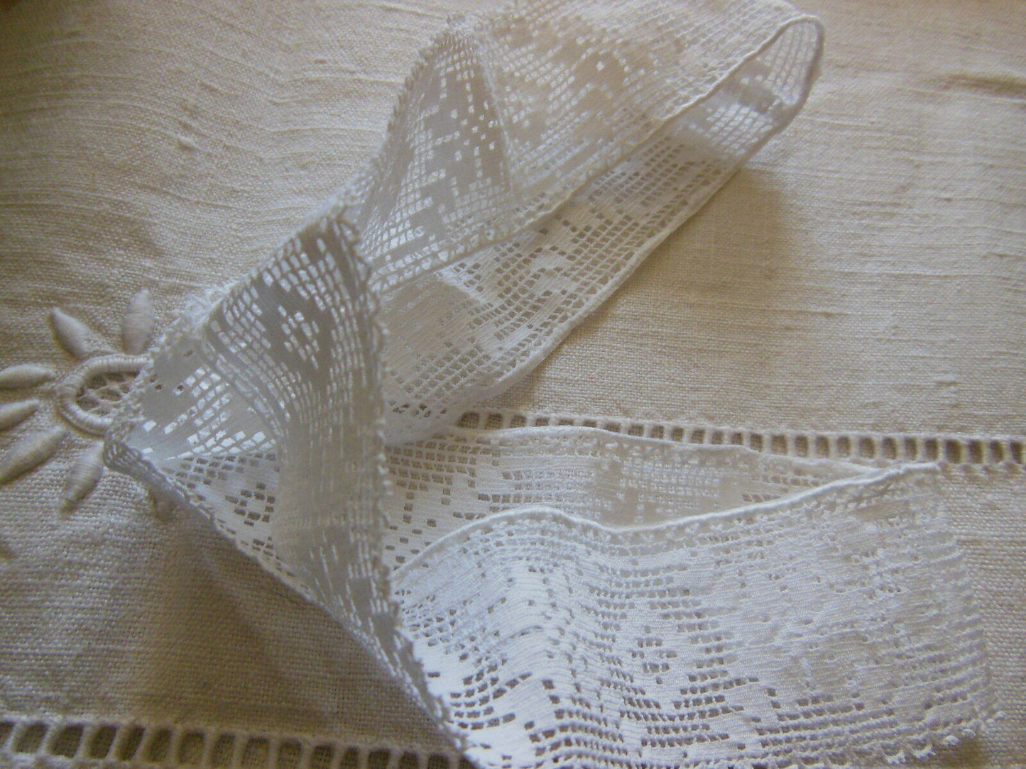 Bas jupon ancien poupée bebe dentelle bien blanche 60 cm sur 4 cm T3-40