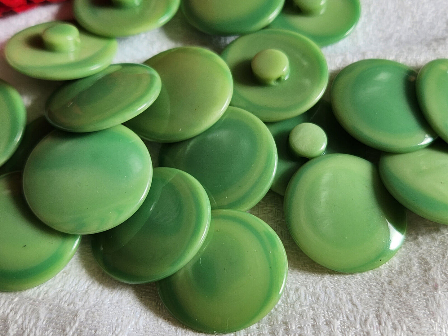 Lot 8 boutons vintage dégradé vert pied lisse 2,2 cm ref 916