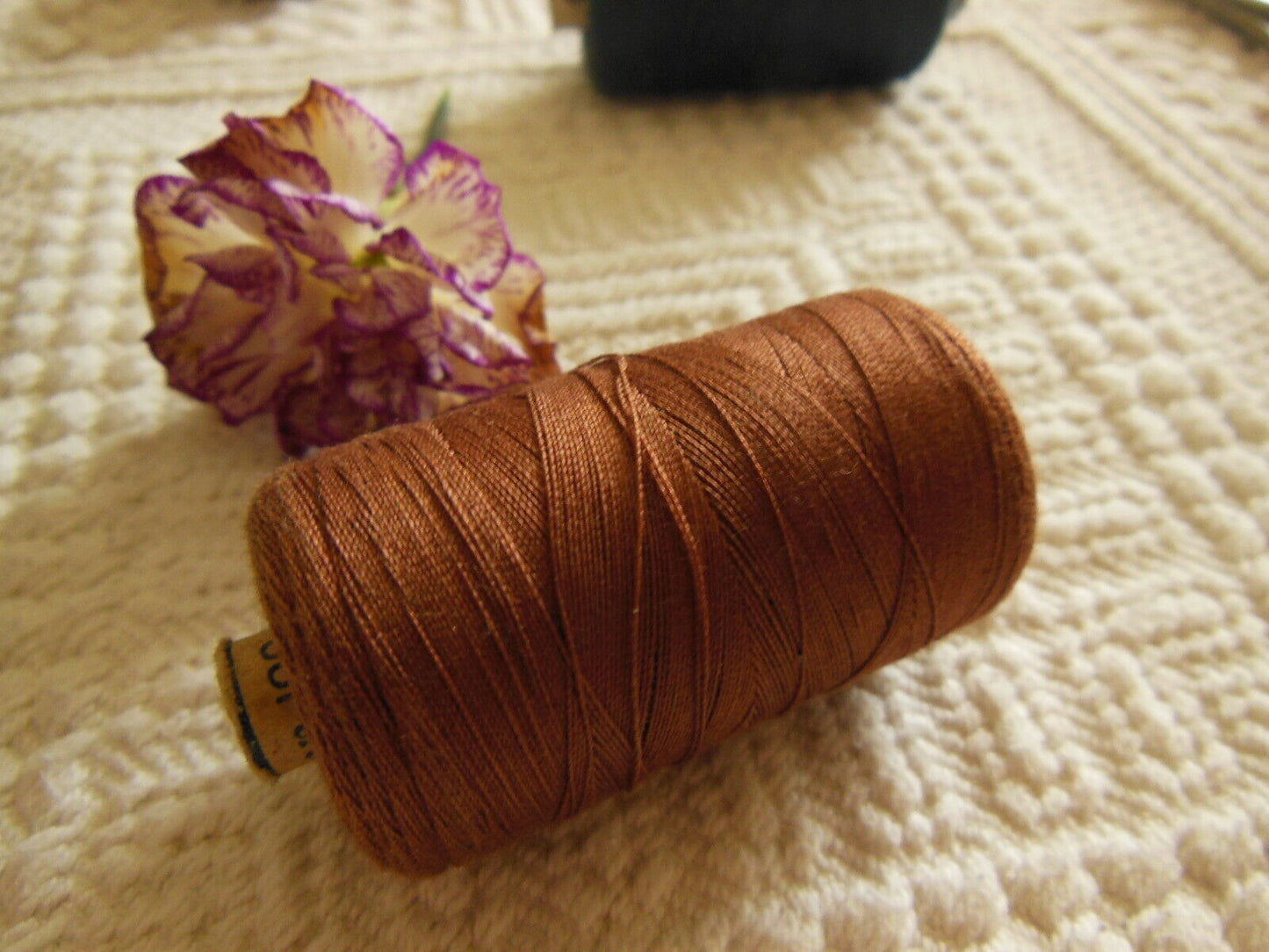 Grosse bobine ancienne fil marron environ 19 grammes couture mercerie ancien