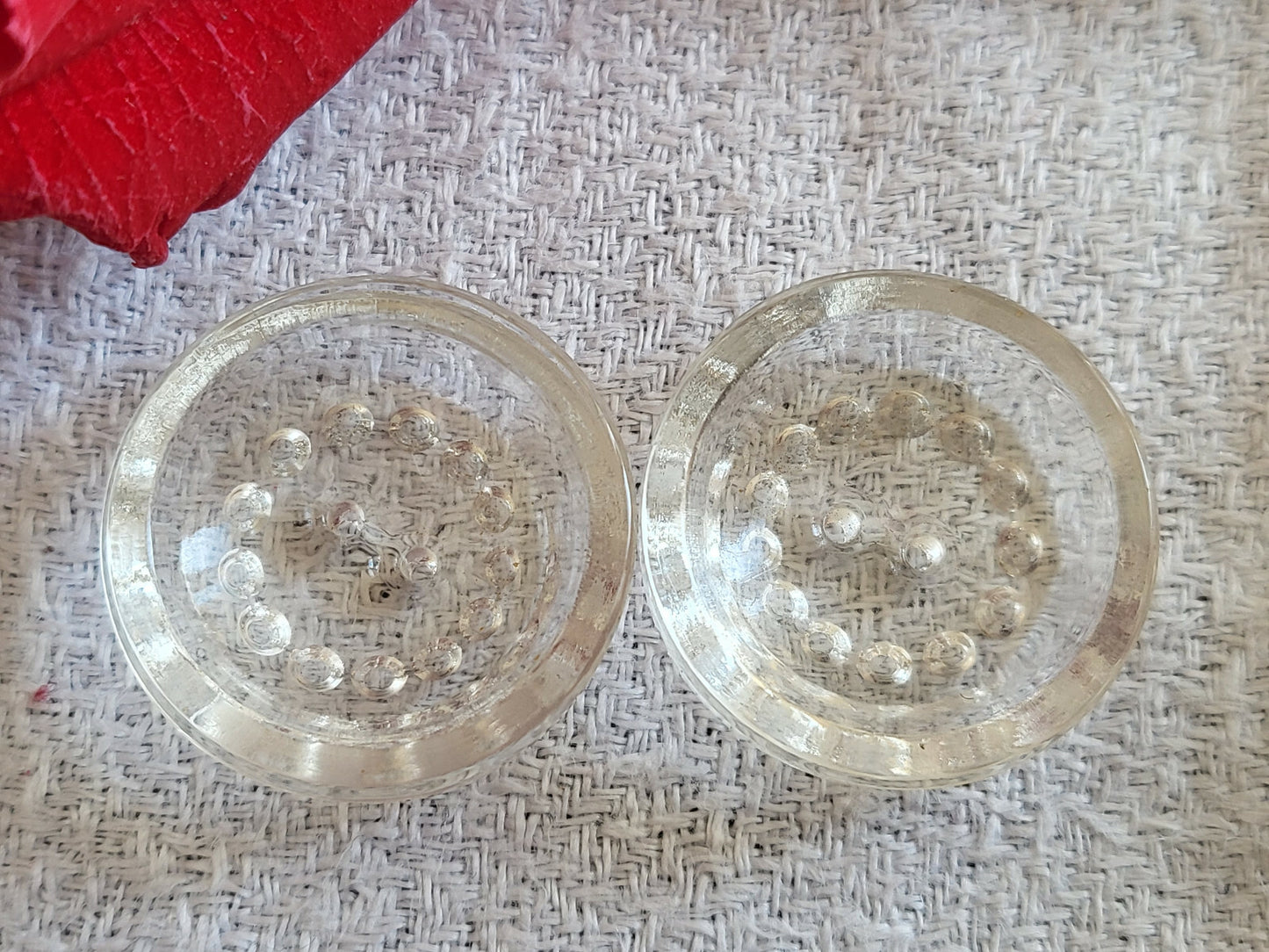Duo boutons anciens épais en verre transparent 2,3 cm G13G