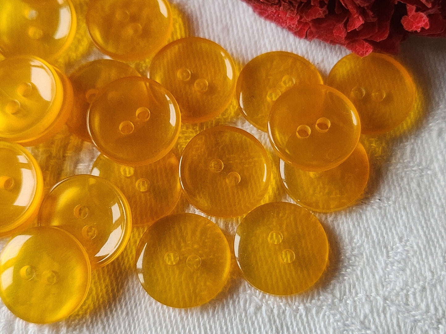 Lot 24 boutons vintage orange trous lumineux 1,4 cm ref 1124
