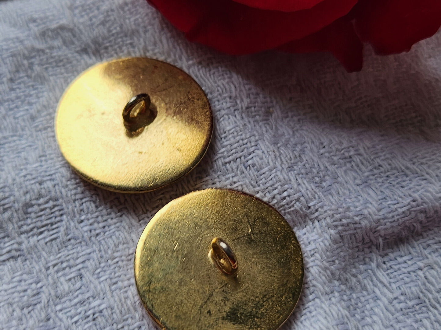 Duo boutons en métal doré vintage rose 2 cm pied D6H