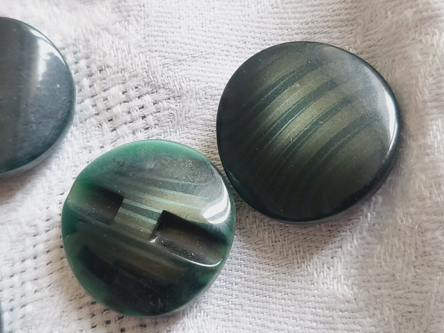Lot 6 boutons vintage vert veiné ondulé à pied 2,2 cm ref 3091