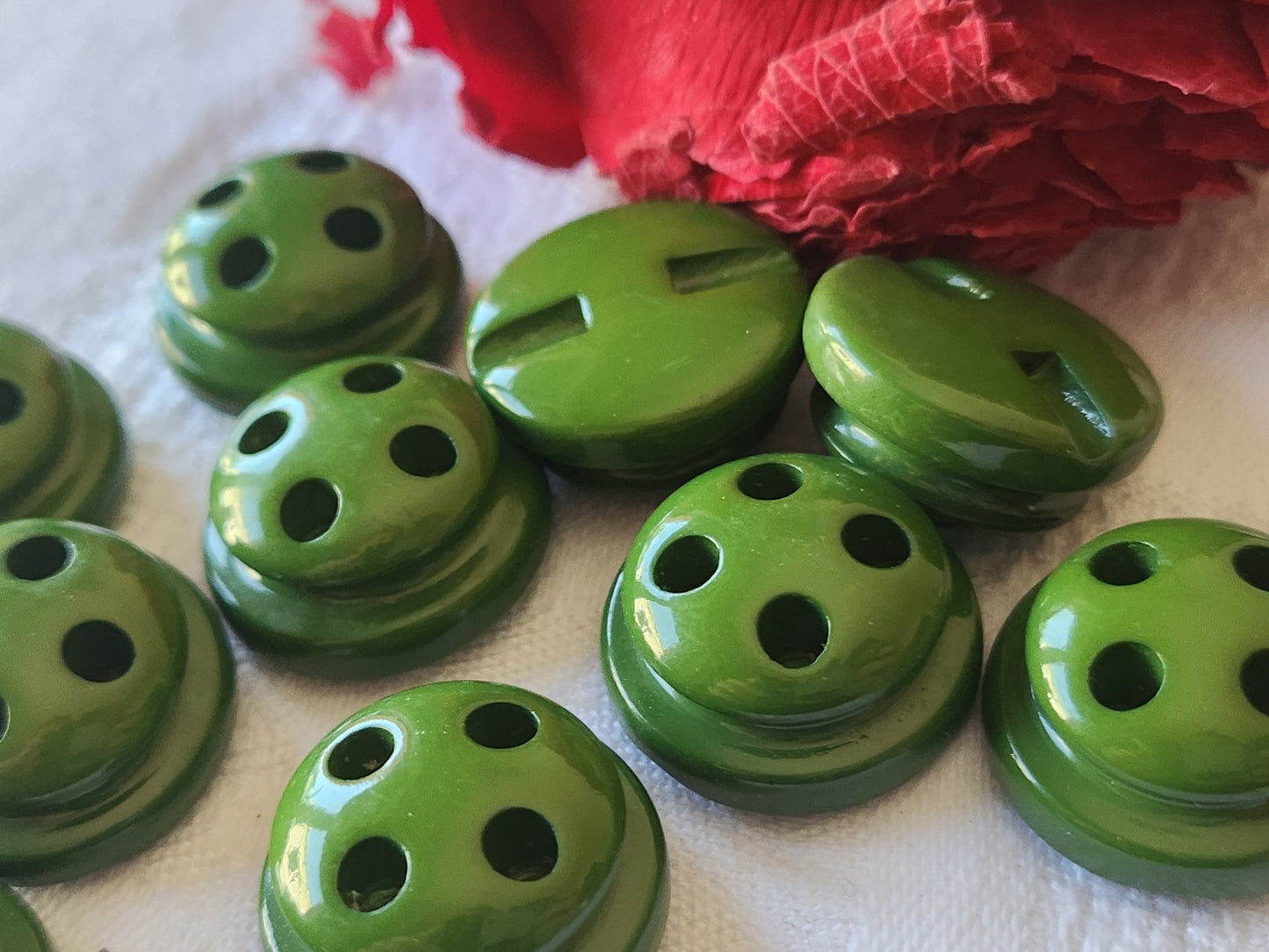 Lot 6 boutons vintage vert pied haut travaillé 2,1 cm ref 5207