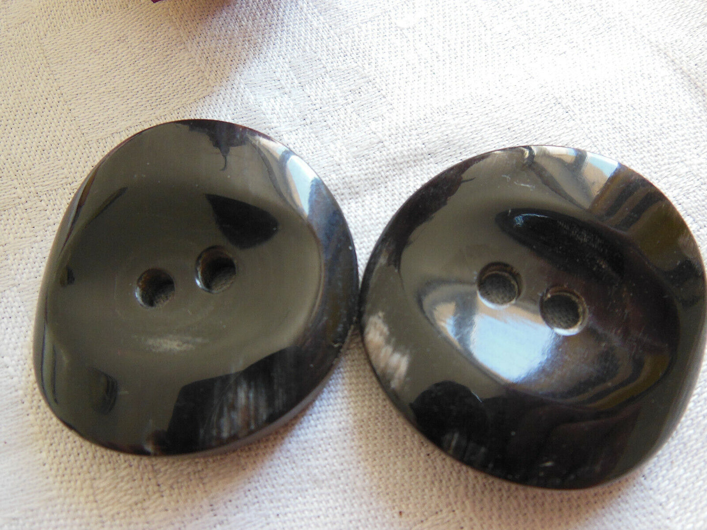 Duo gros boutons anciens marron corne? sombre manteaux gilet 3,5 cm ref 1874