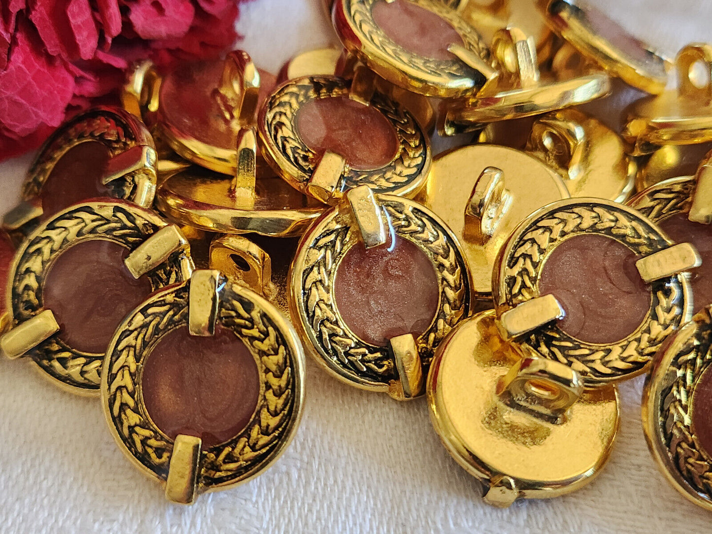 Lot 6 boutons vintage en métal doré coeur marron nacré pied 2 cm ref 1798
