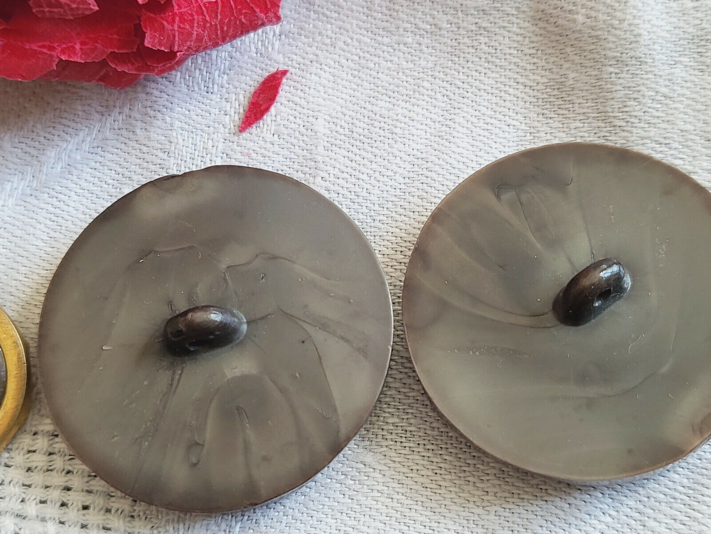Duo boutons vintage marron /vert texturé à pied diamètre 2,9 cm ref 250
