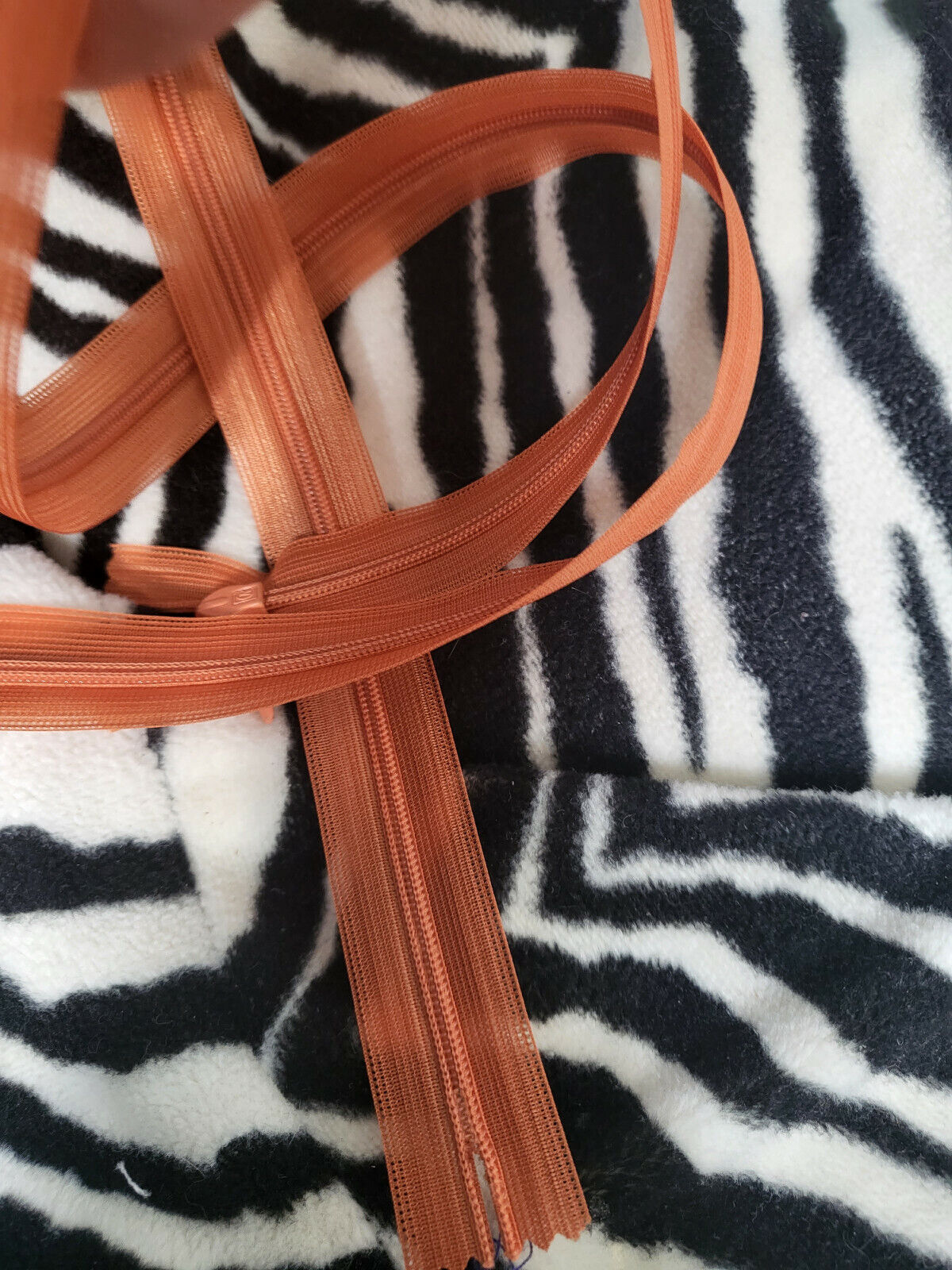 Fermeture éclair 50 cm orange invisible non- séparable A15 Robe