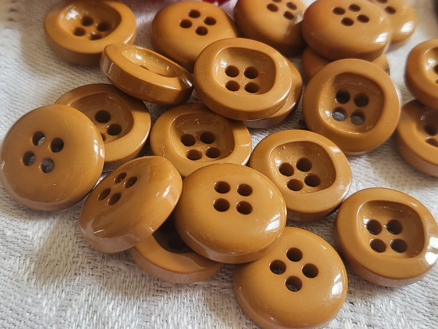 Lot 36 petits boutons vintage marron 4 trous épais 1,1 cm ref 5854