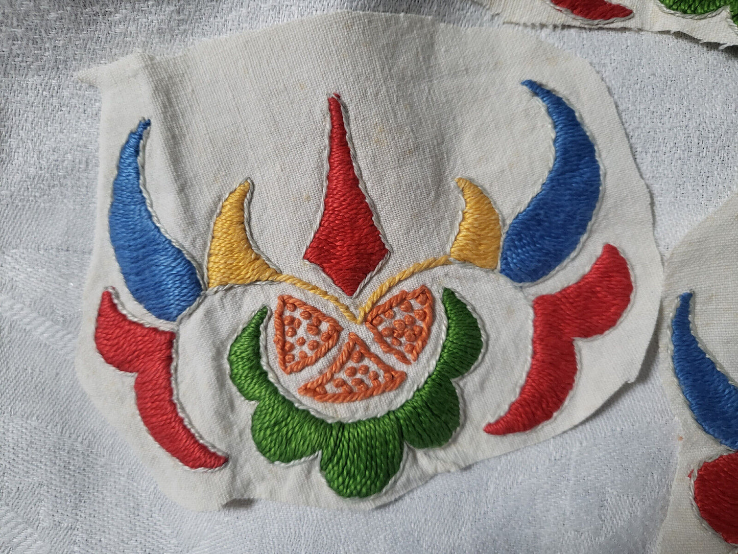 Trio broderies anciennes création couleur récup T3-23