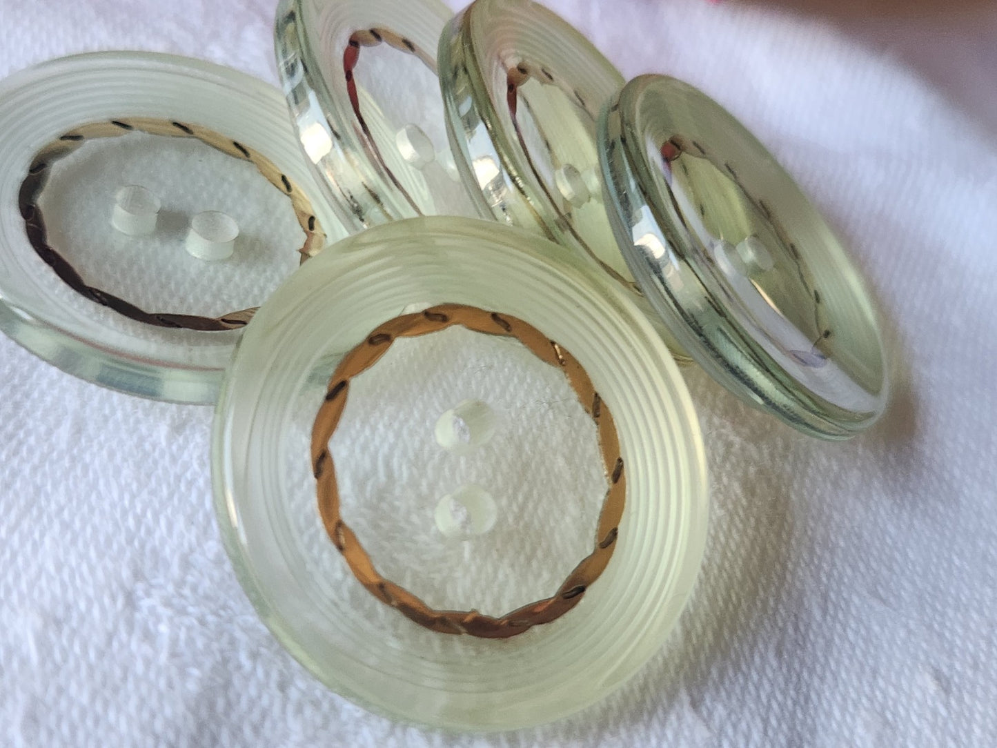 Lot 5 gros boutons vintage transparent vert doré trous 2,8 cm ref 5437