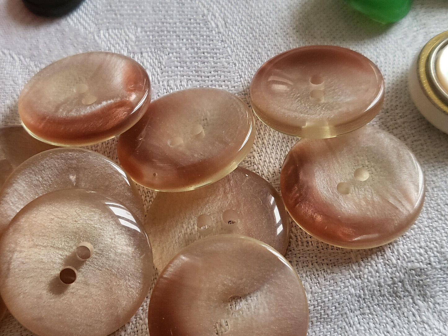 Lot 7 superbes boutons vintage nacré blanc rose 2,3 cm ref 312