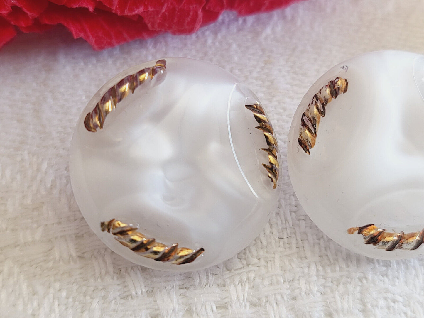Duo boutons anciens en verre doré blanc laiteux vintage 1,7 cm G9H