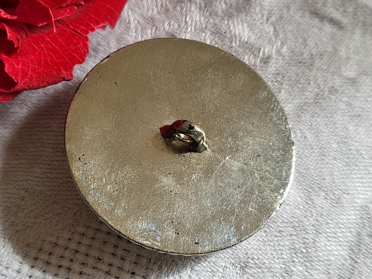 Énorme bouton année 80 à strasser ou tel que acrylique argenté 3,7 cm D12L