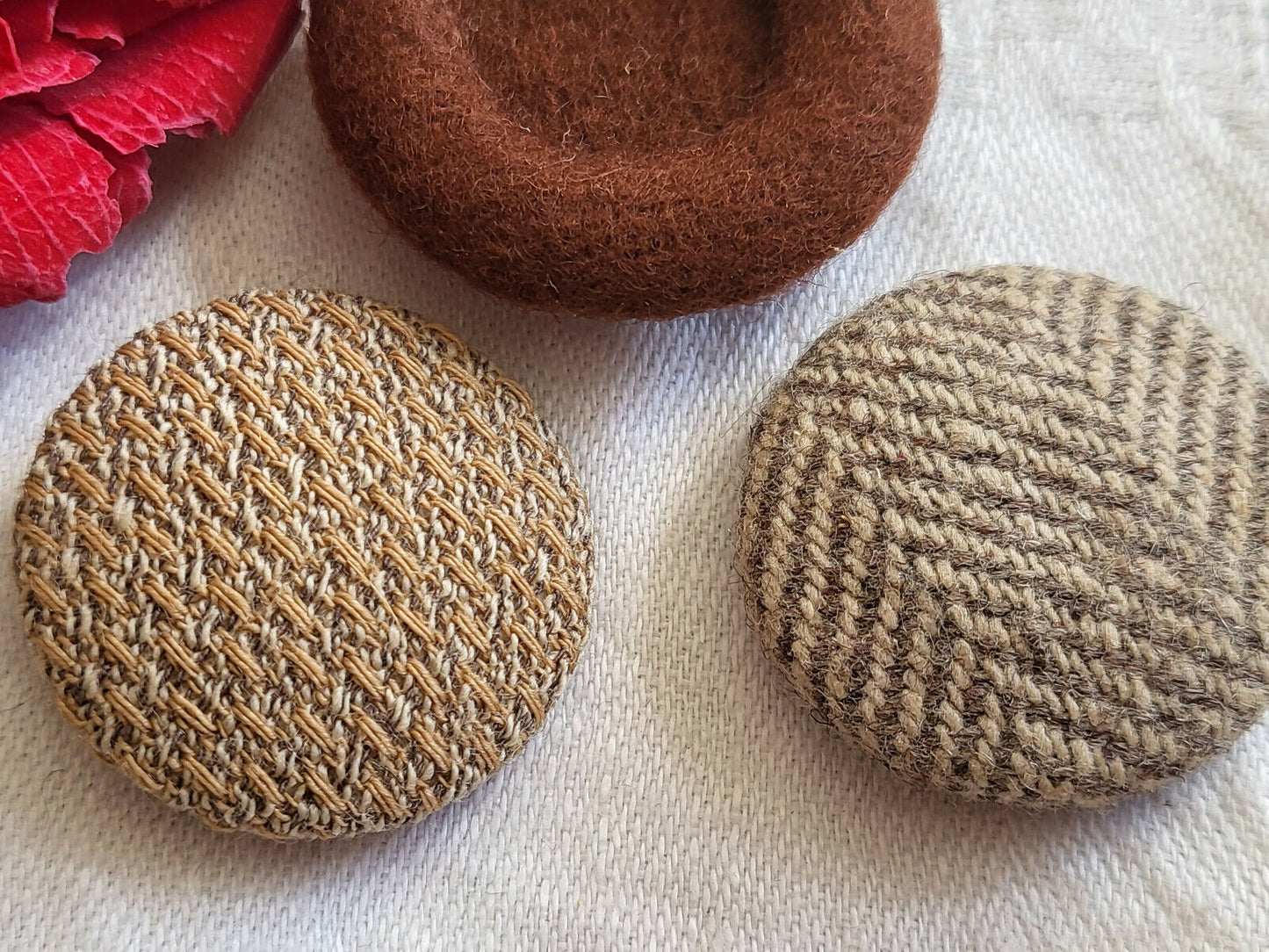 Trio gros boutons vintage recouverts tissus à pied 2,8 à 3,3 cm ref 3276
