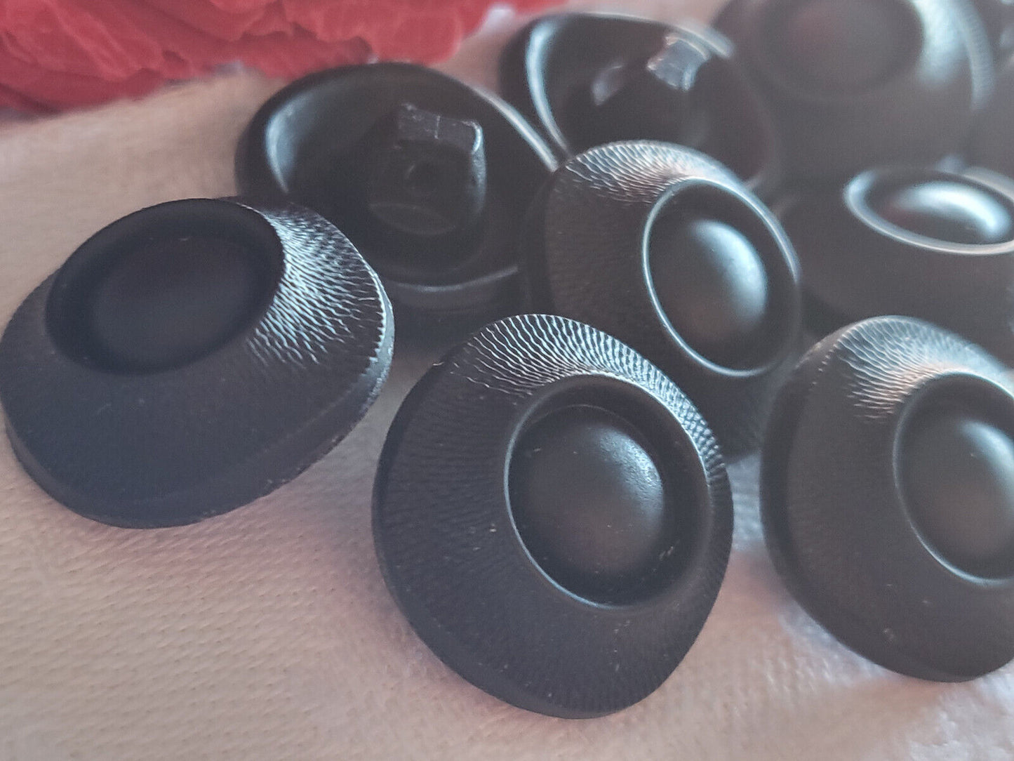 Lot 6 boutons anciens vintage en verre noir mat 1,7 cm ref 4916