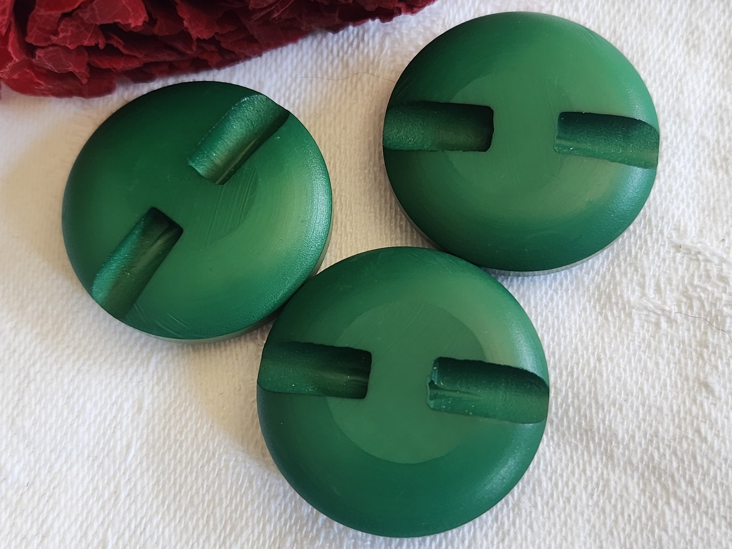 Trio boutons vintage vert mat trvaillé 2,7 cm pied ref 1628
