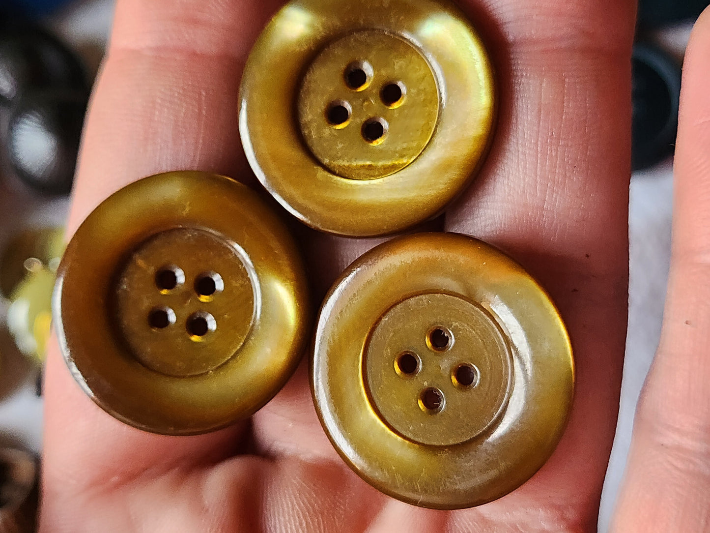 Trio gros boutons anciens en nace teinte a definir 2,6 cm G10S
