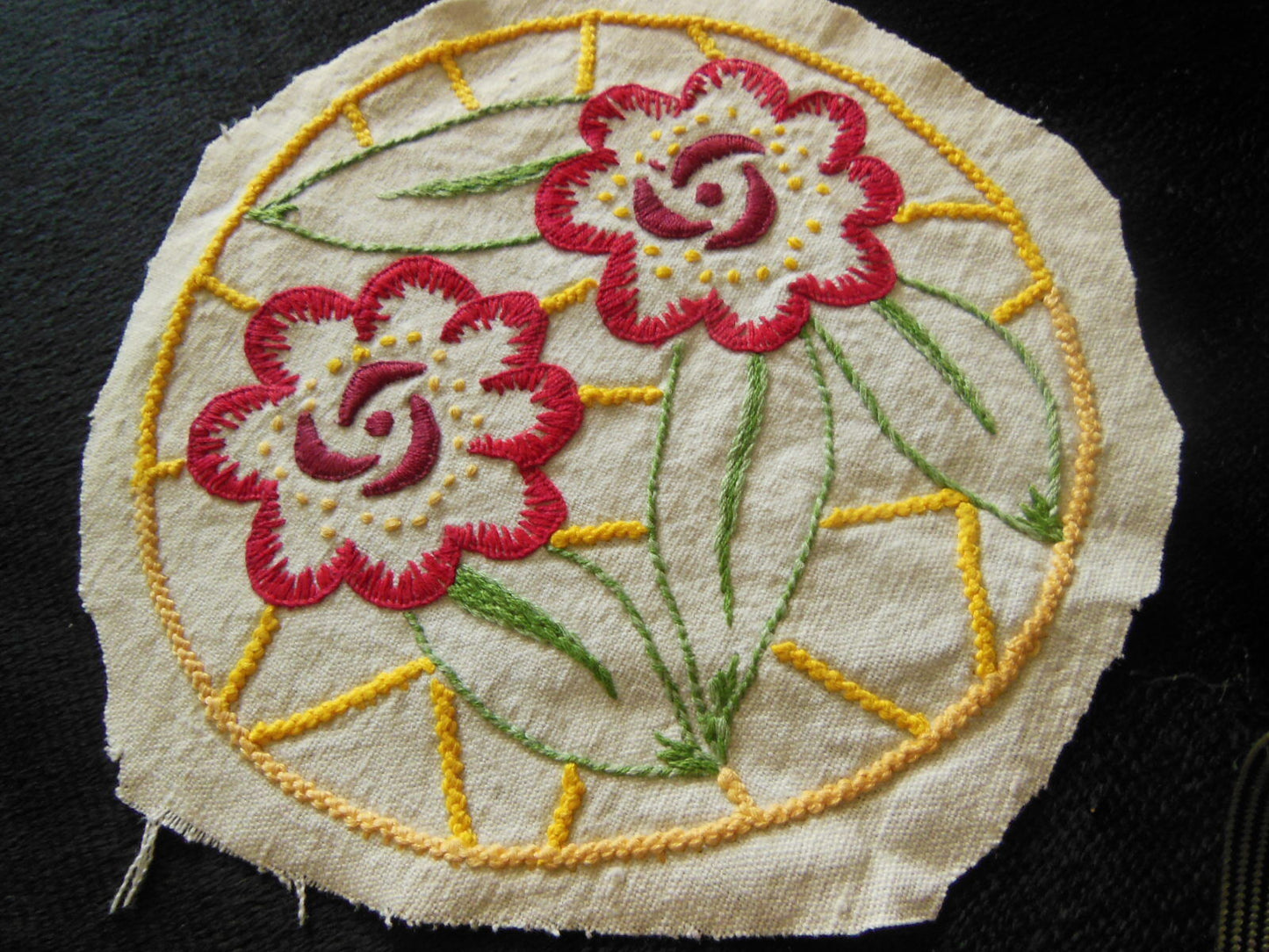 Broderie ancienne grosse fleur bouquet ronde création incrustation main B7