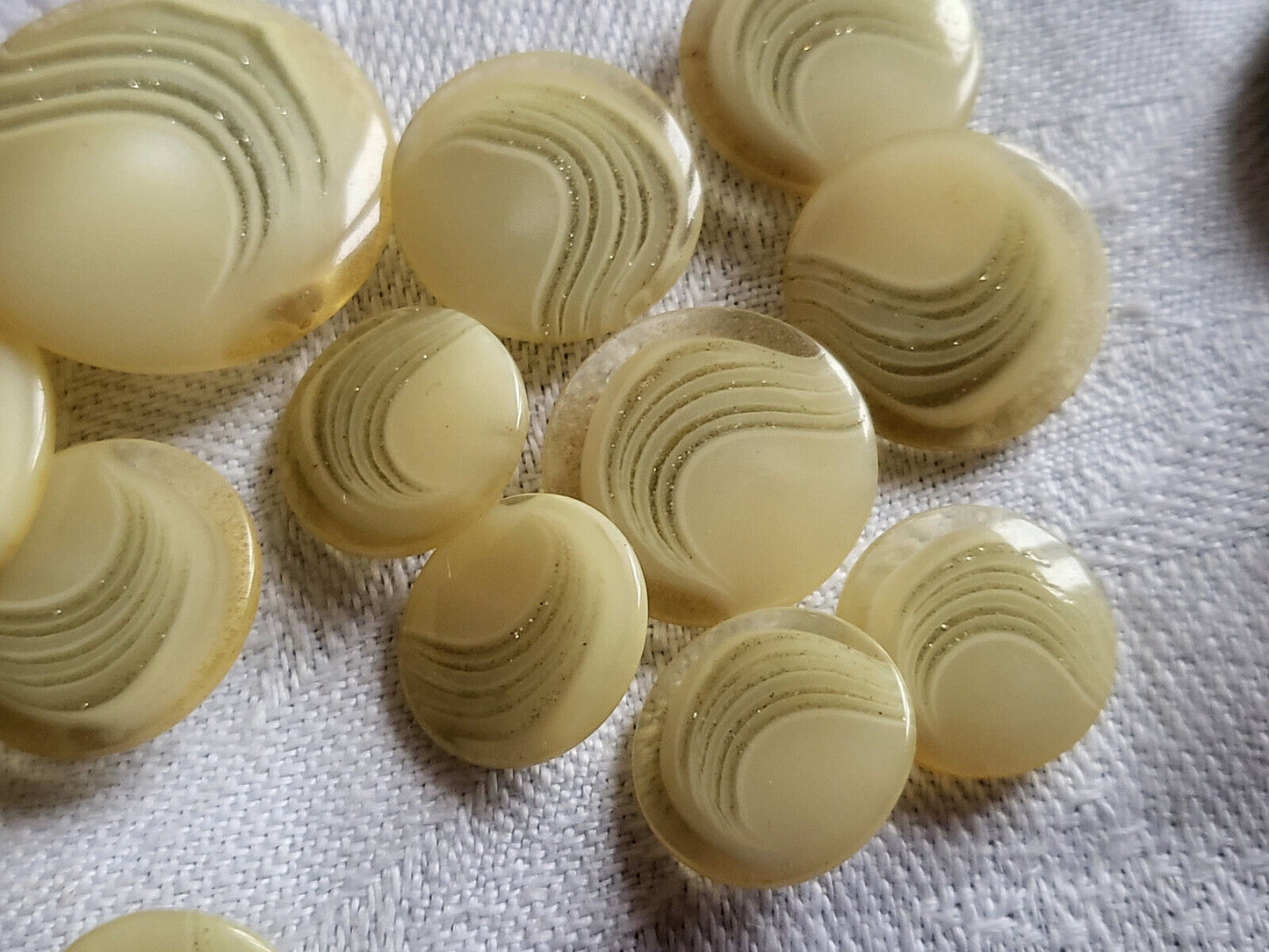 lot 14 boutons vintage creme vague scintillante panaché 1,2 à 2,2 cm ref 1864