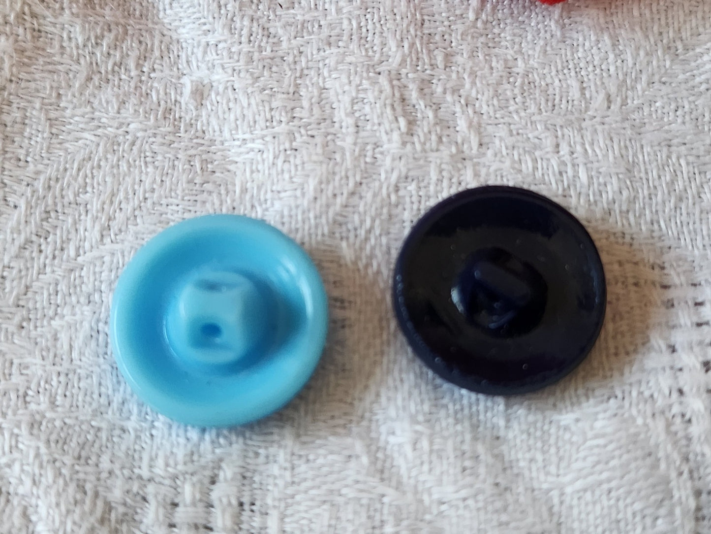 Duo boutons anciens en verre bleu collection 1,7 cm D17P