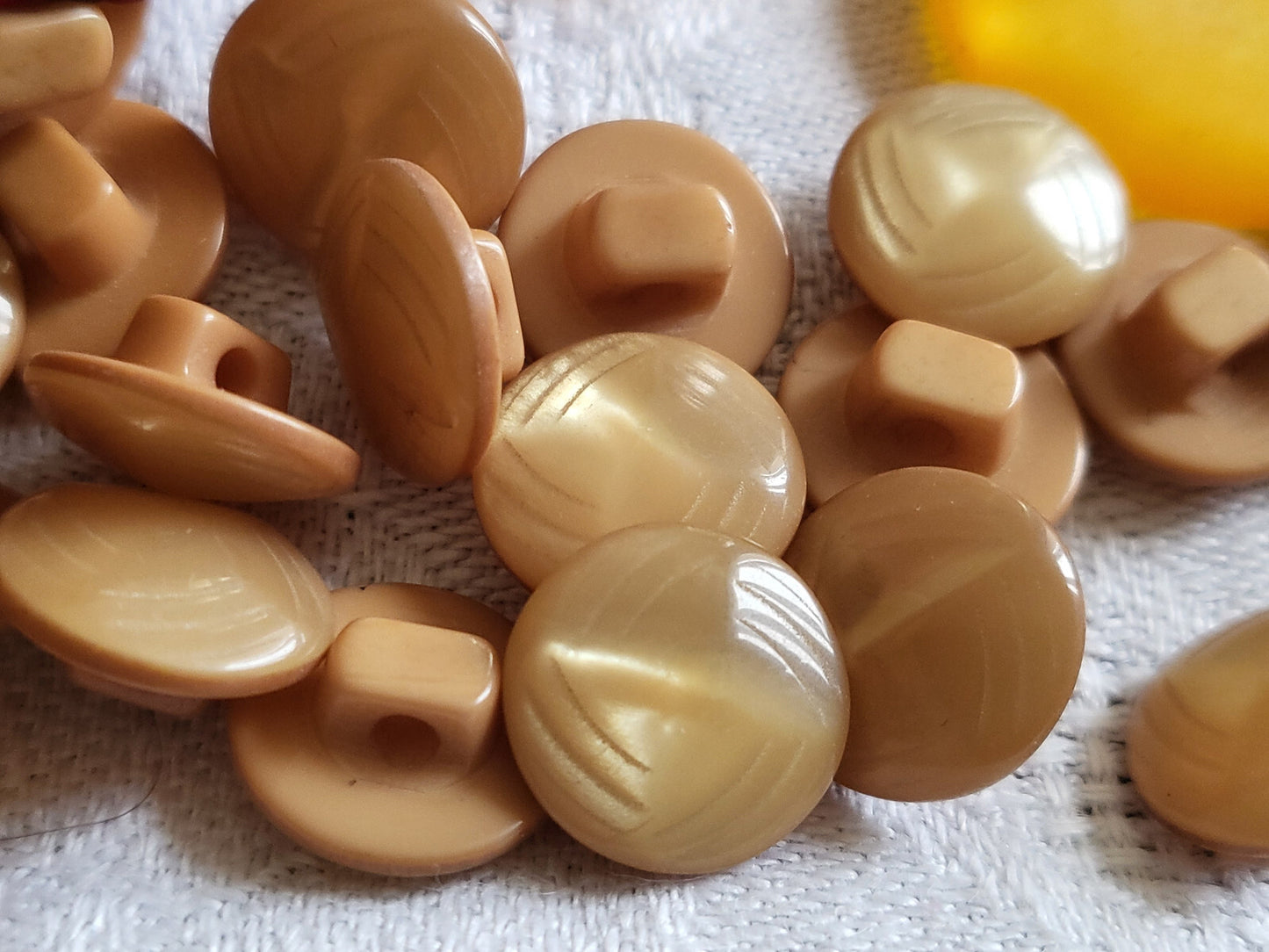 Lot 25 lumineux boutons vintage marron petits à pied 1,1 cm ref 5520