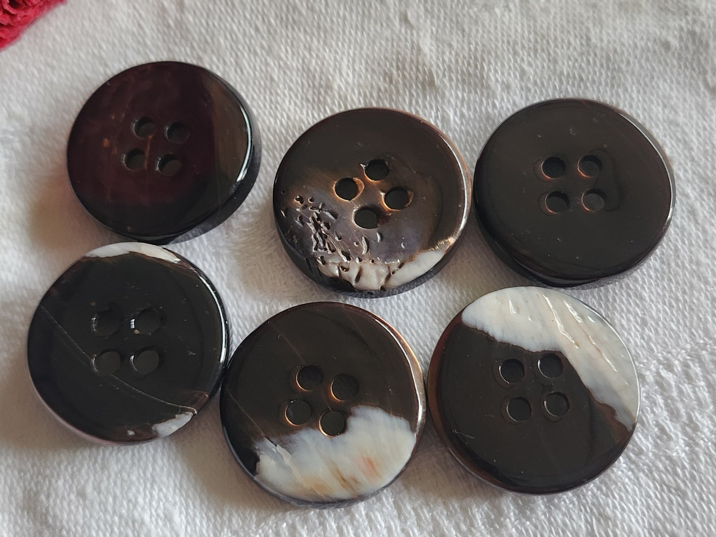 Lot 6 boutons anciens en nacre marron épais bord 2,2 cm lourd ref 6005