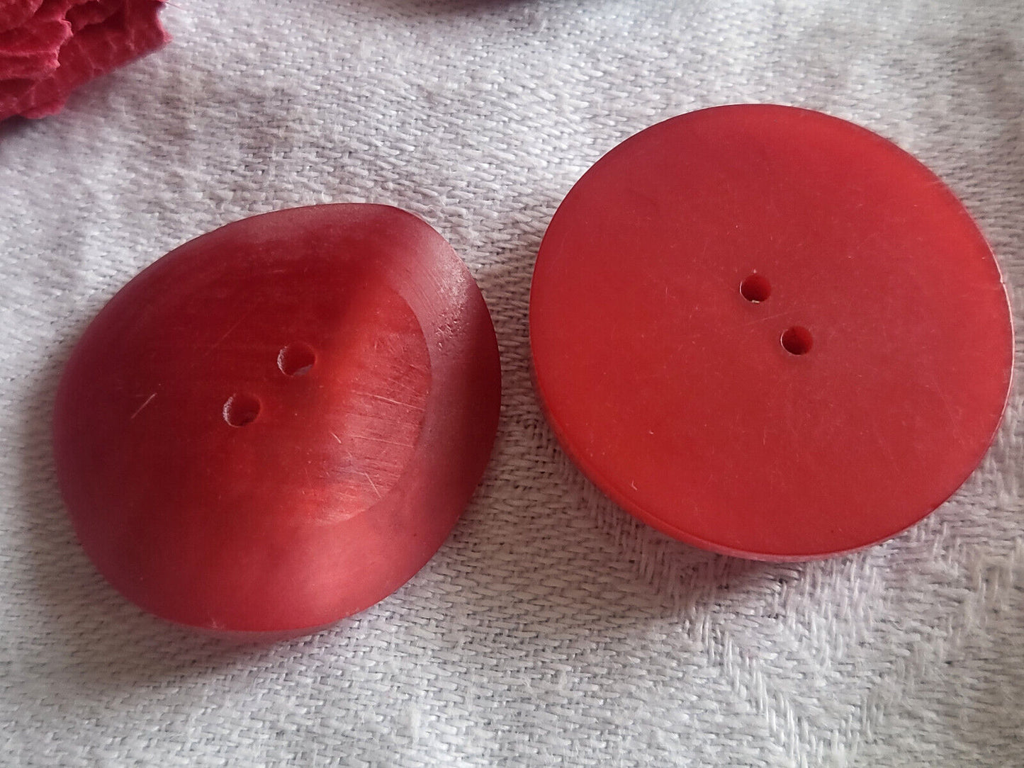 Collection duo boutons anciens échantillons originaux rouge 2,4 et 2,5 cm D11C