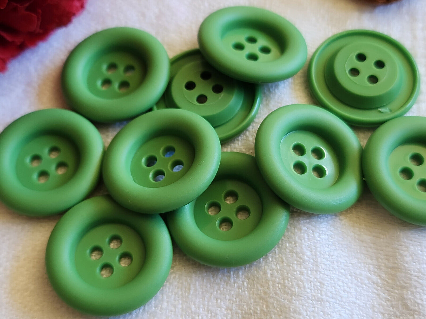 Lot 10 boutons vintage vert pourtour bouée à trous 2,2 cm ref 1591