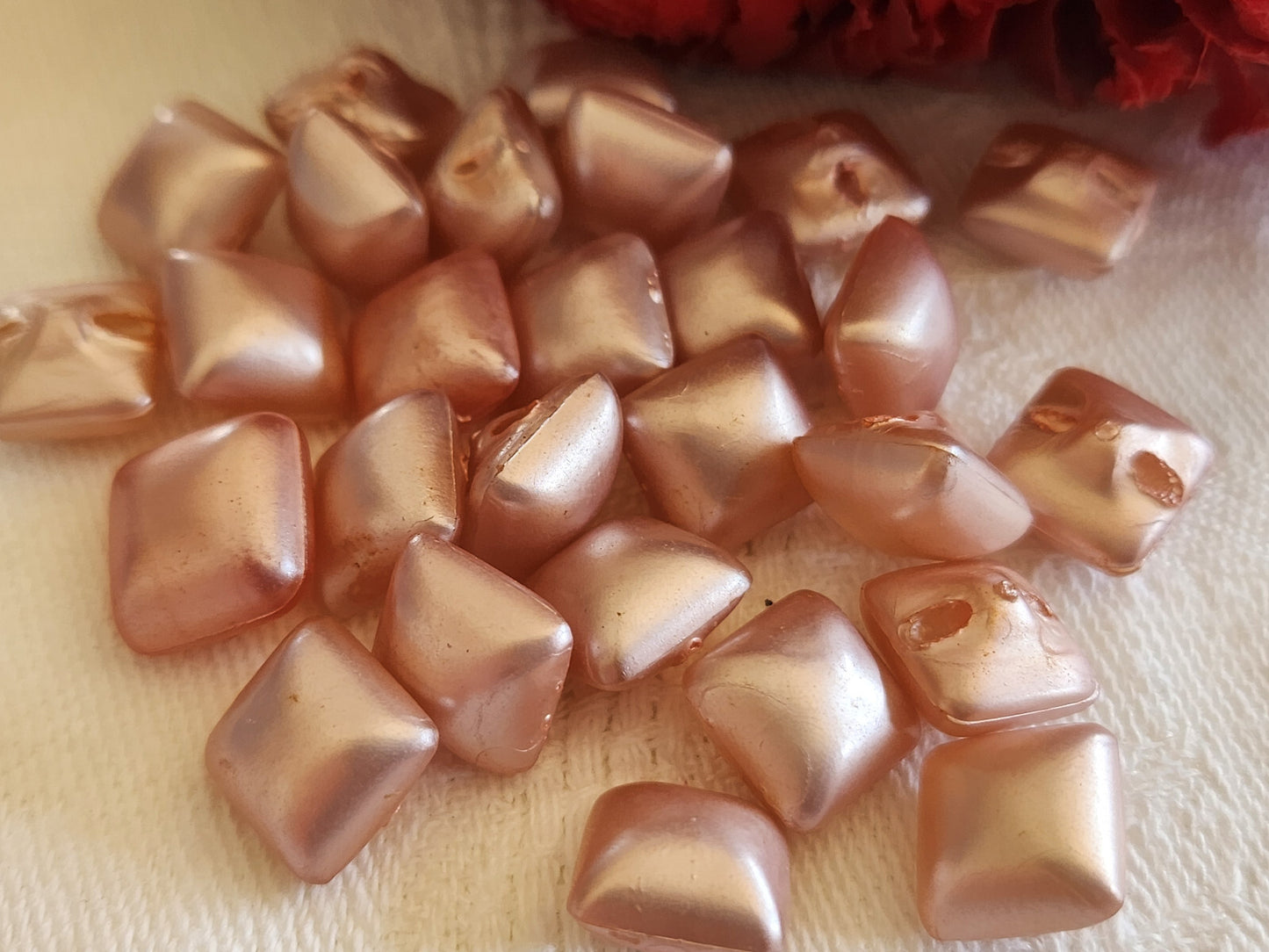 Lot 15 mini boutons vintage rose nacrés plastique pied carré 0,9 cm ref 683