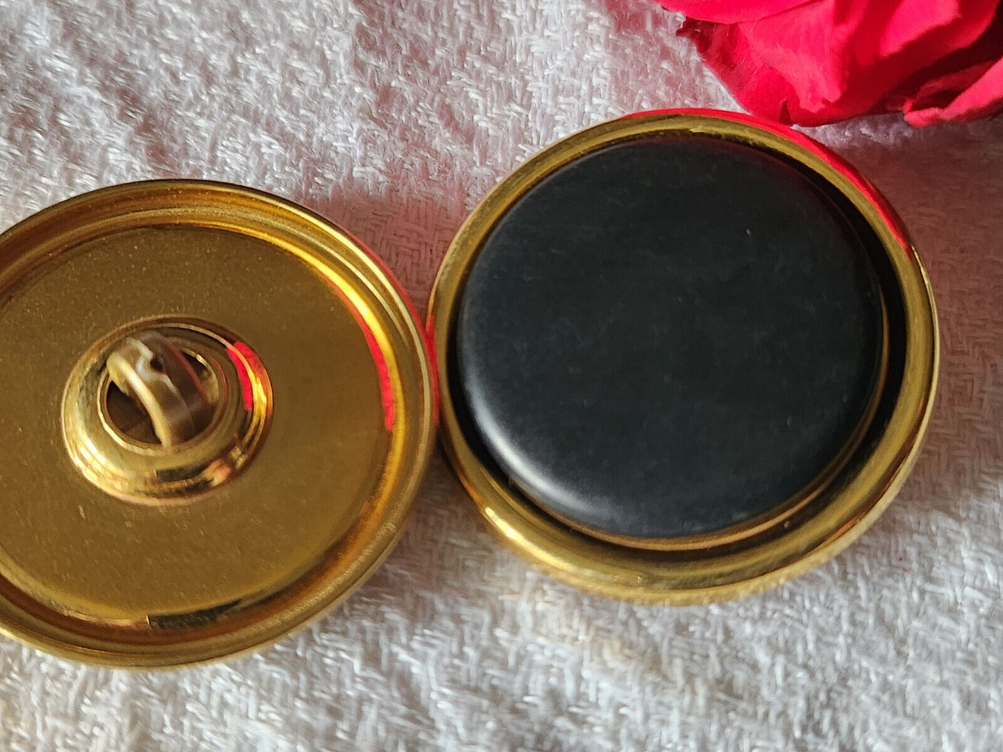 Duo gros boutons vintage collection métal doré noir 3,1 cm lourd ref 541