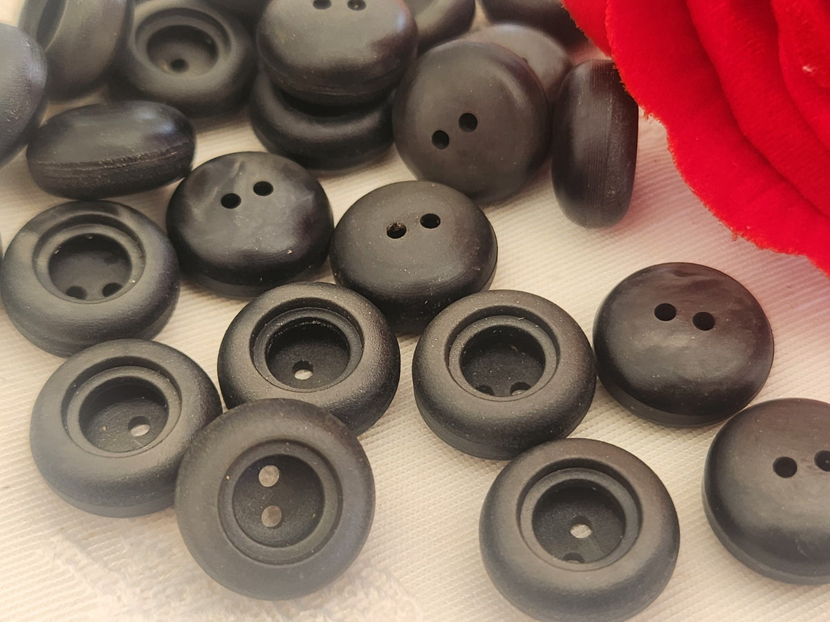 Lot 20 boutons vintage gris épais haut 1,4 cm ou 14 mm trous ref 6247
