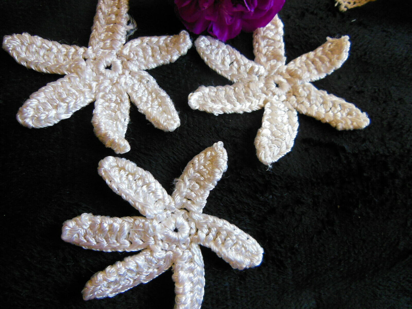 Lot 3 fleurs vintage au crochet blanc brillant dentelle incrustation T14-68