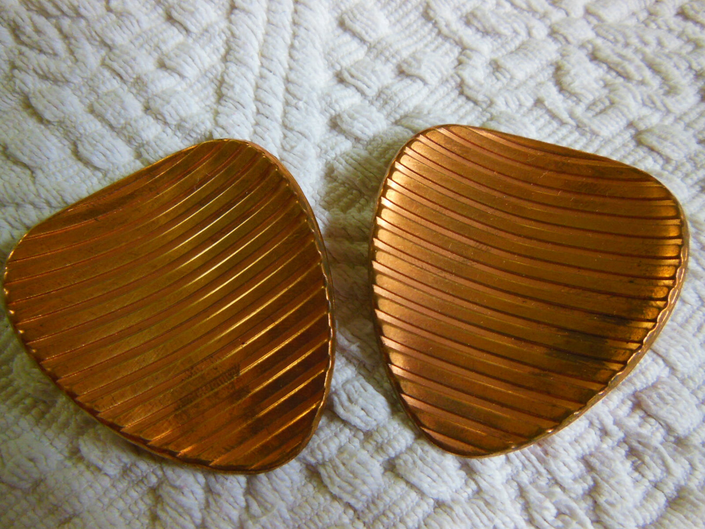 Duo ornements anciens en métal style pendant médaillé année 50 création