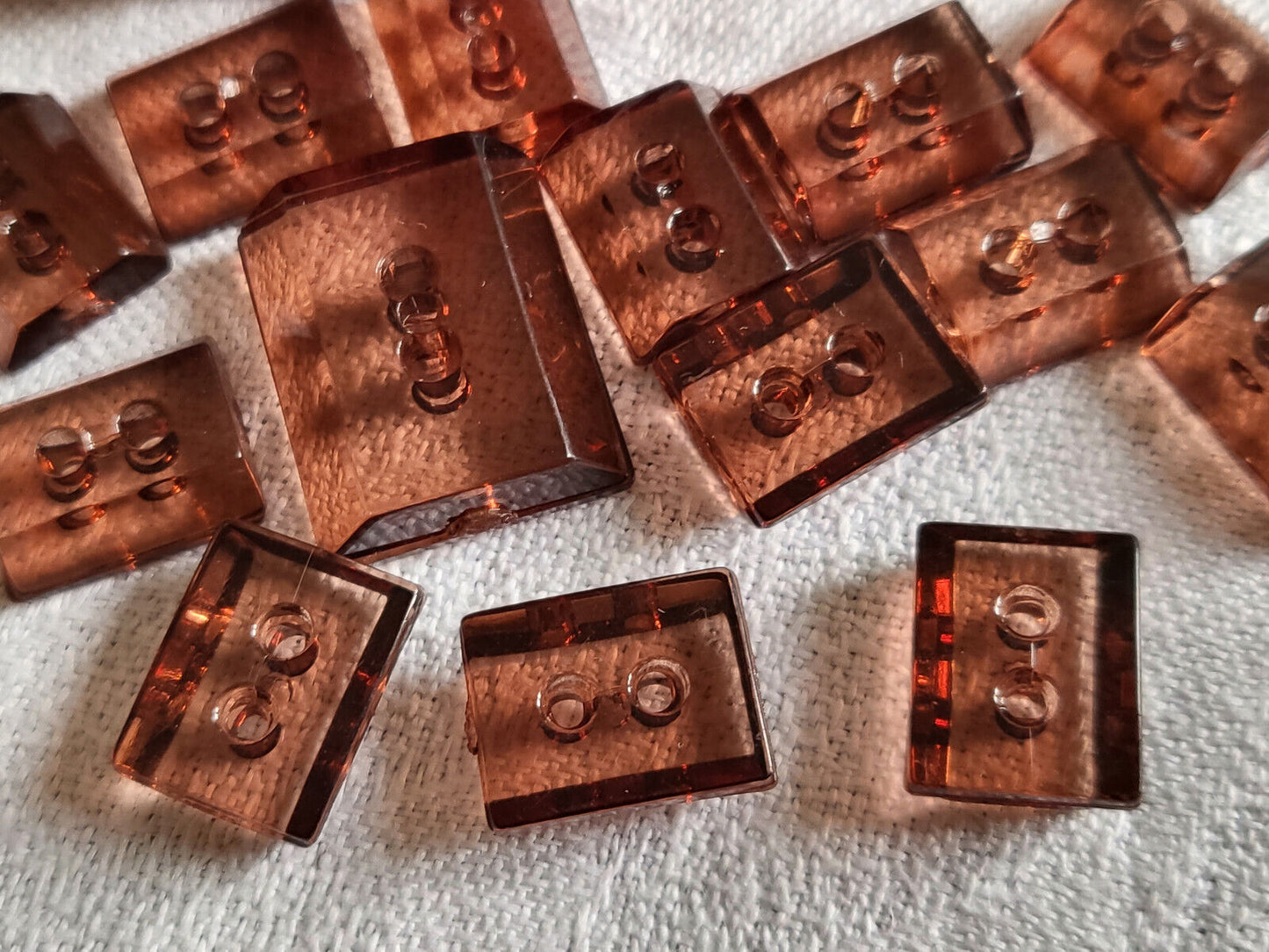 Lot 14 boutons marron panaché diamètre 1 sur 1,3 et 1,5 sur 1,9 cm ref 5635