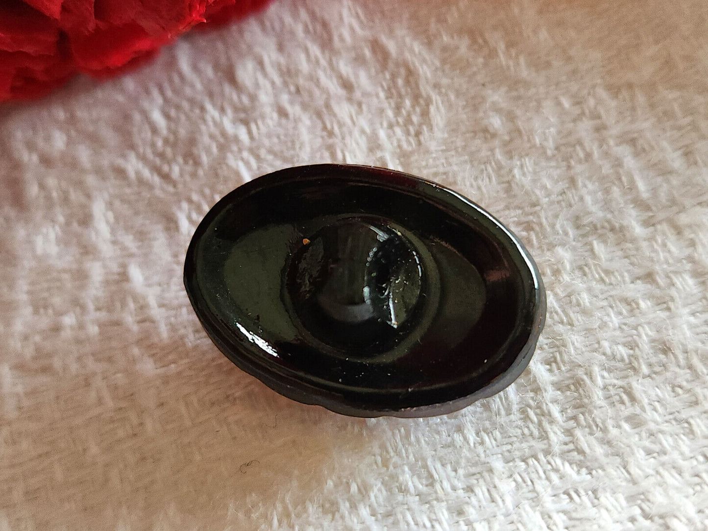 Bouton ancien en verre ovale pourtour dentelle marron 1,6 sur 2,2 cm G7B