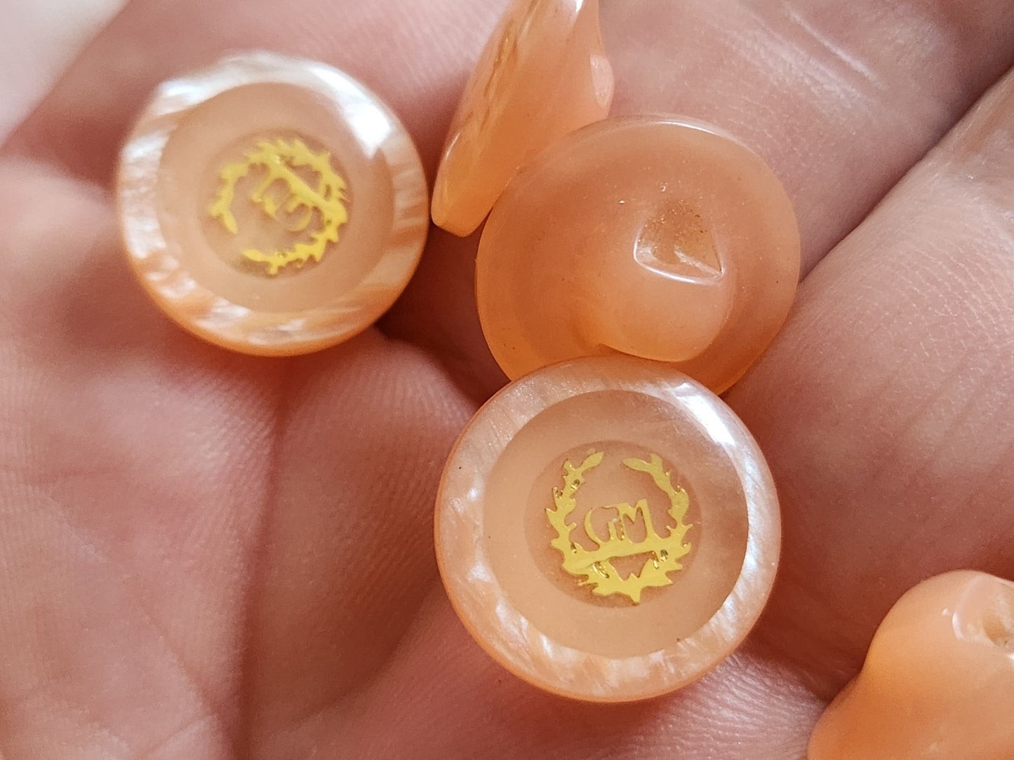 Lot 12 boutons vintage rose inclusion doré à pied 1,5 cm ou 15 mm ref 6386