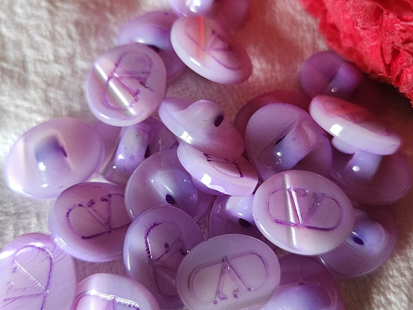 Lot 6 boutons vintage nacre violet 0,9 sur 1,2 Valentino Garavani ref 3487