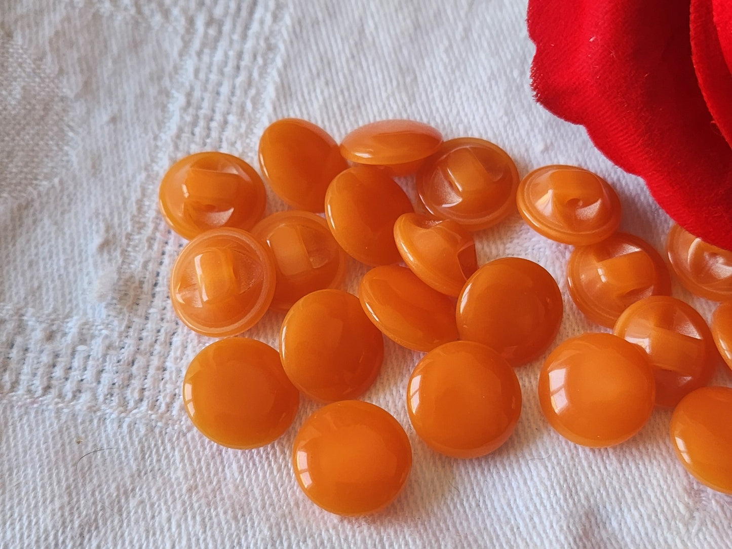 Lot 20 boutons vintage rorange lisse petits pied 1,2 cm ref 523