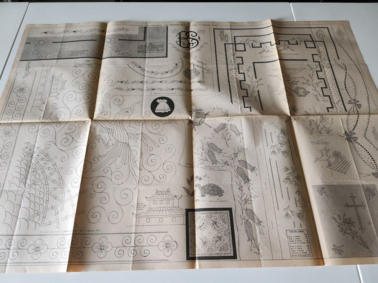 Le journal des brodeuses 1953 n° 695 barboteuse nappe à thé service taie