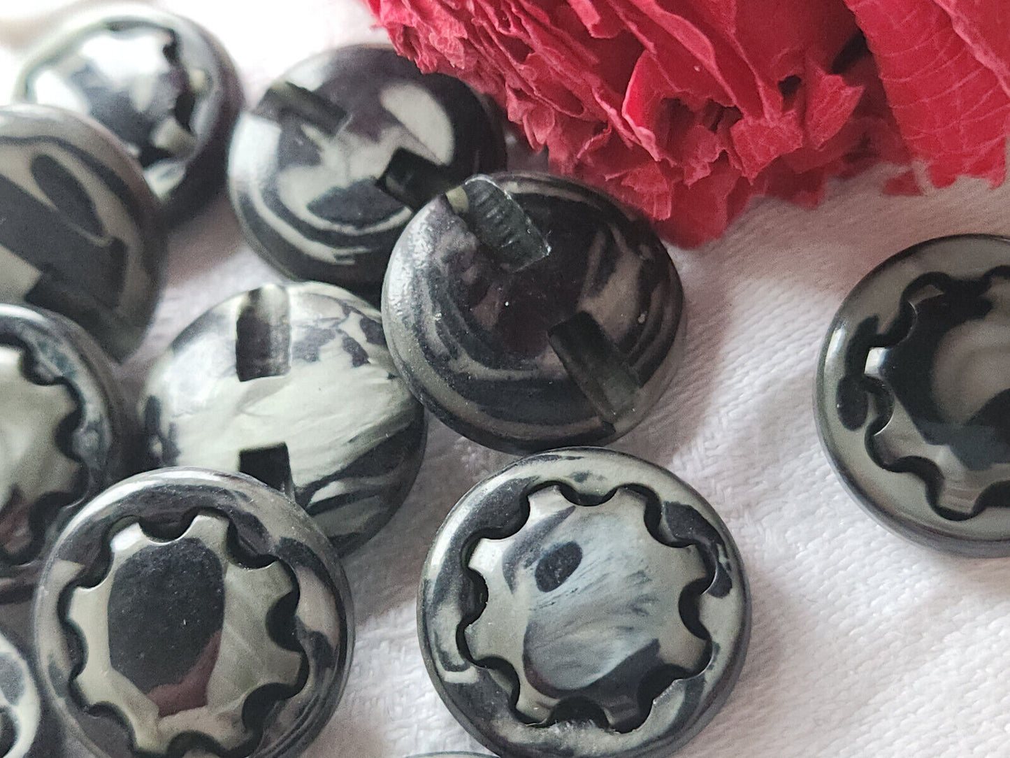 Lot 6 boutons vintage gris noir motif ciselé pied 1,9 cm ref 3113