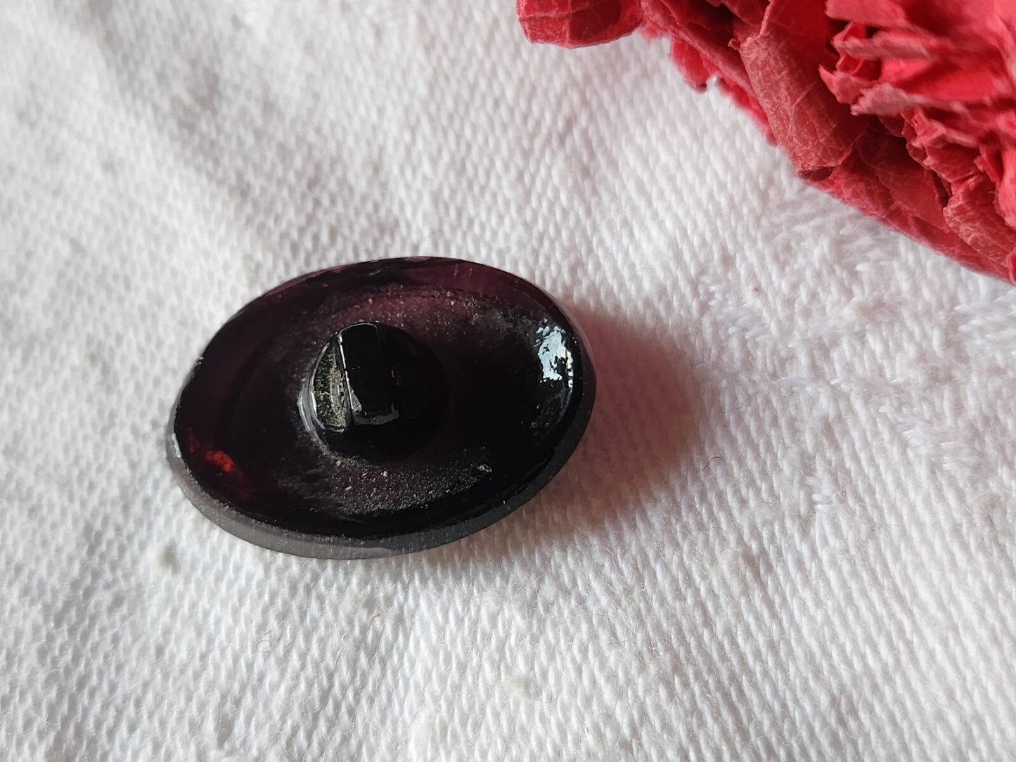 Bouton ancien en verre tigré gris violet 1,6 sur 2,2 cm G3F