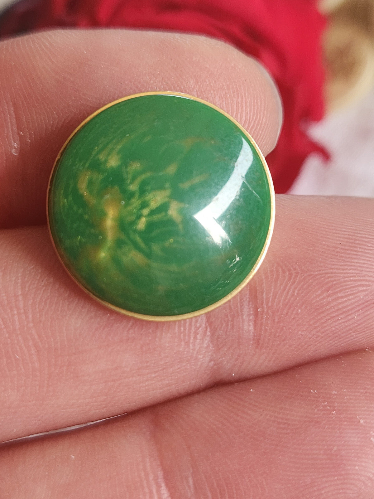 Duo superbes boutons vintage en métal vert doré pied 2 cm ref 1127