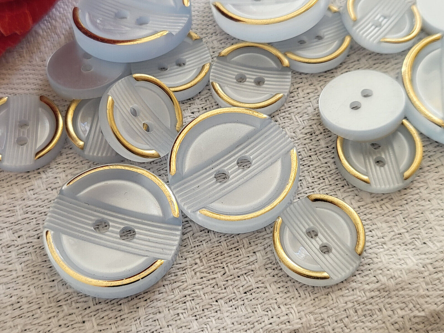 Lot 16 boutons vintage bleu tendre doré 2 diamètre panaché 1,2 et 1,7 ref 2969