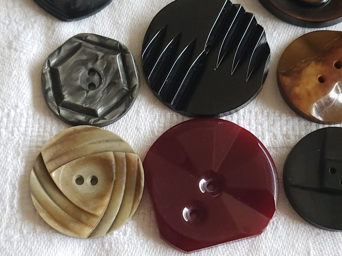 Lot 20 boutons anciens art deco bakelite plastique galalithe 2,6 à 3,8 cm T4
