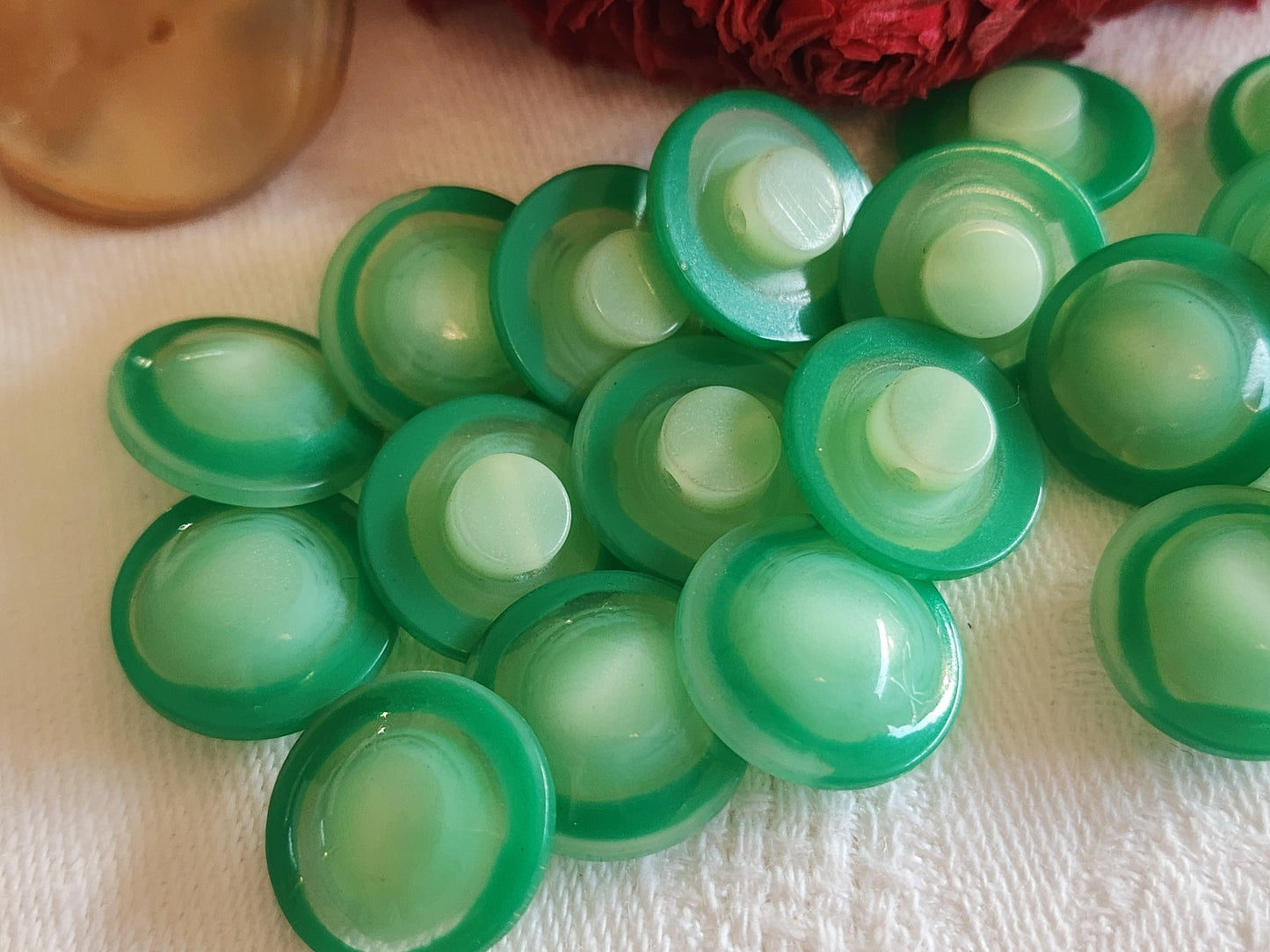 Lot 15 boutons vintage vert transparent à pied 1,5 cm ref 5670